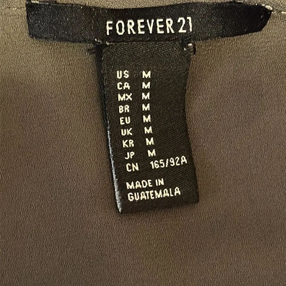Forever 21   - Picture 4 of 4